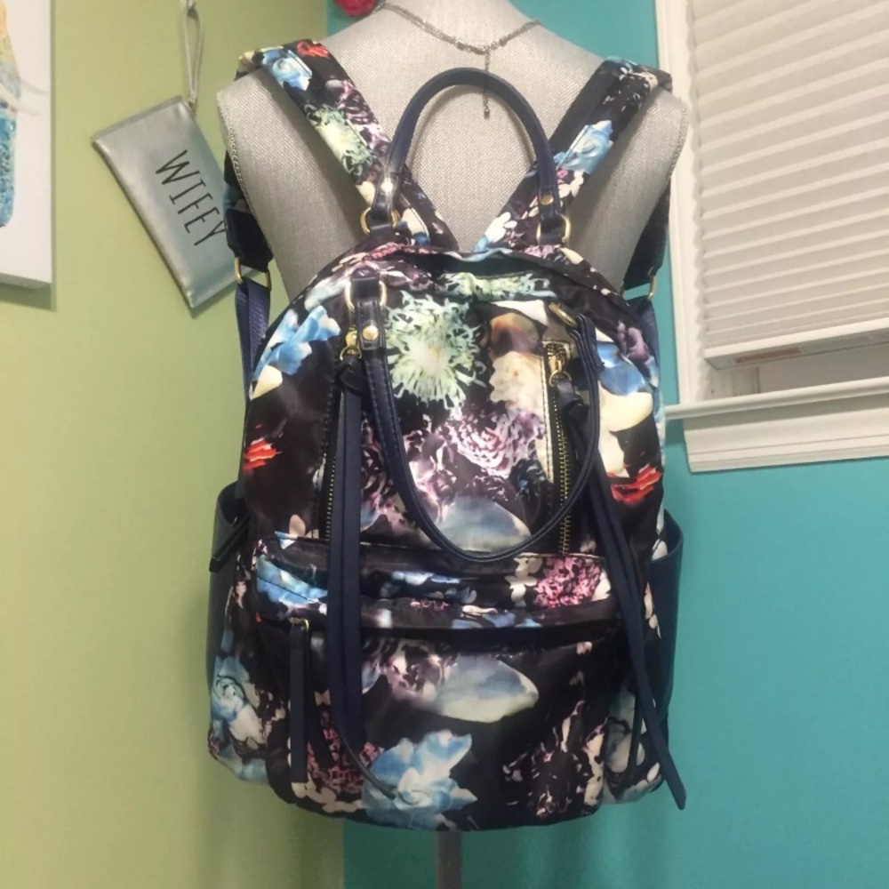 NWT Nayy blue wildflower backpack purse
